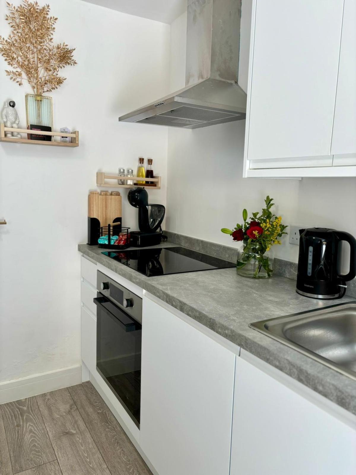 סאות'אנד און סי Stylish And Chic Seaside Apartment מראה חיצוני תמונה